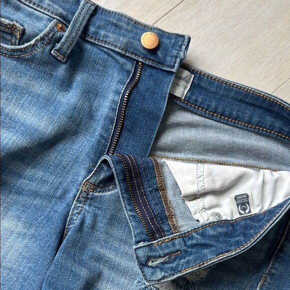 Universal Thread Distressed Jean Shorts - Picture 5 of 6